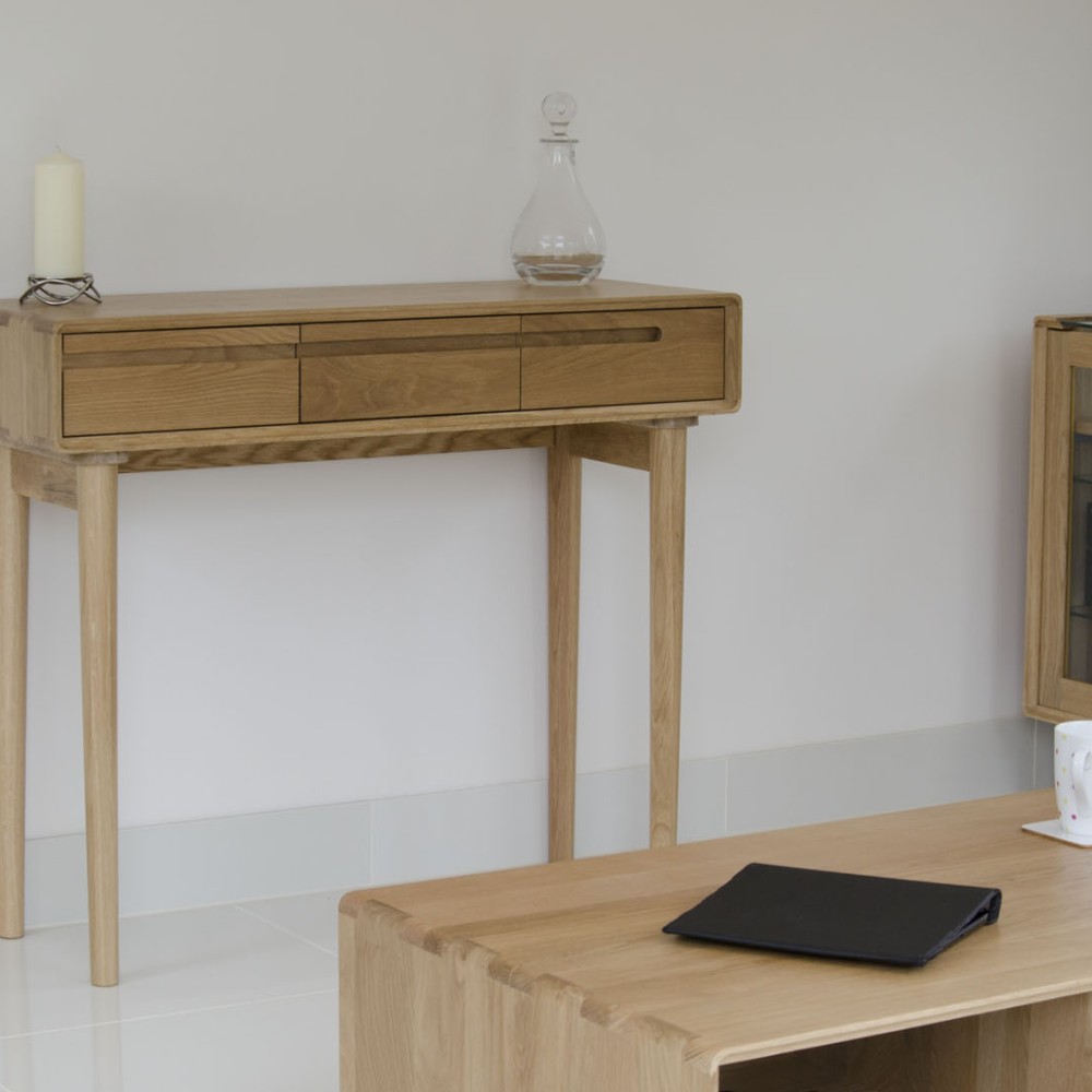 Scandic Oak Hall Table